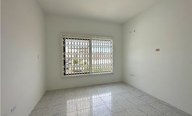 CASA  AMPLIA EN URB MANTA BEACH, MANTA