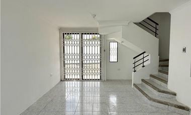 CASA  AMPLIA EN URB MANTA BEACH, MANTA