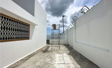 CASA  AMPLIA EN URB MANTA BEACH, MANTA