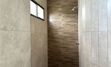 CASA  AMPLIA EN URB MANTA BEACH, MANTA