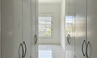 CASA  AMPLIA EN URB MANTA BEACH, MANTA