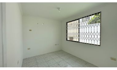 CASA  AMPLIA EN URB MANTA BEACH, MANTA