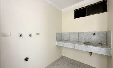CASA  AMPLIA EN URB MANTA BEACH, MANTA