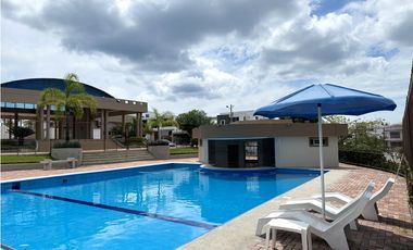CASA  AMPLIA EN URB MANTA BEACH, MANTA