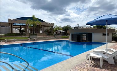 CASA  AMPLIA EN URB MANTA BEACH, MANTA