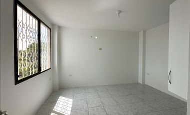 CASA  AMPLIA EN URB MANTA BEACH, MANTA
