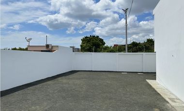CASA  AMPLIA EN URB MANTA BEACH, MANTA