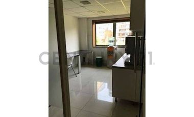 Vendo Espectacular Oficina en pleno Barrio El Golf
