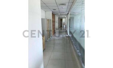 Vendo Espectacular Oficina en pleno Barrio El Golf