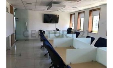 Vendo Espectacular Oficina en pleno Barrio El Golf