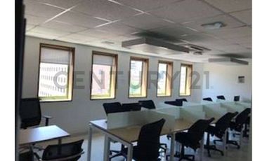 Vendo Espectacular Oficina en pleno Barrio El Golf