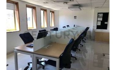 Vendo Espectacular Oficina en pleno Barrio El Golf