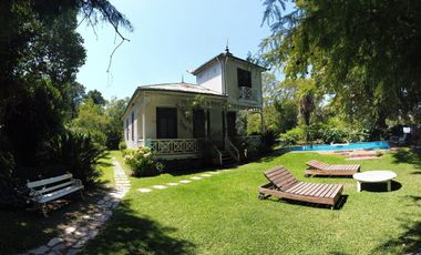 Bajo De Precio! Preciosa Casa Sobre El Rio Lujan Con Gran Lote, Frente Al Museo Naval.