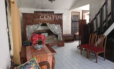 Rumah Hook Di Lokasi Strategis Kebayoran Lama