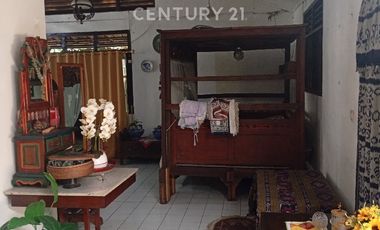 Rumah Hook Di Lokasi Strategis Kebayoran Lama