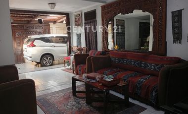 Rumah Hook Di Lokasi Strategis Kebayoran Lama