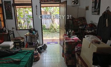 Rumah Hook Di Lokasi Strategis Kebayoran Lama
