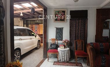 Rumah Hook Di Lokasi Strategis Kebayoran Lama