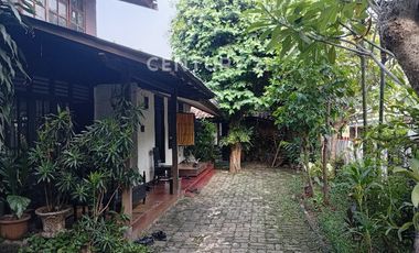 Rumah Hook Di Lokasi Strategis Kebayoran Lama