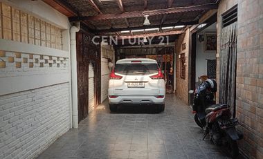 Rumah Hook Di Lokasi Strategis Kebayoran Lama
