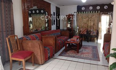 Rumah Hook Di Lokasi Strategis Kebayoran Lama