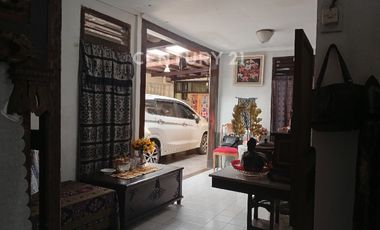 Rumah Hook Di Lokasi Strategis Kebayoran Lama