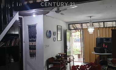 Rumah Hook Di Lokasi Strategis Kebayoran Lama
