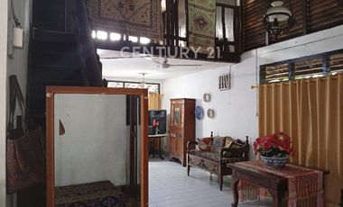 Rumah Hook Di Lokasi Strategis Kebayoran Lama