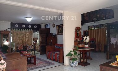 Rumah Hook Di Lokasi Strategis Kebayoran Lama
