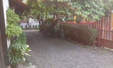 Rumah Hook Di Lokasi Strategis Kebayoran Lama