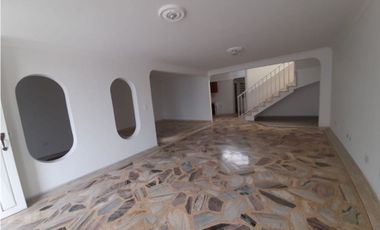 Se vende casa de dos pisos Barrio El Prado Palmira Valle Colombia