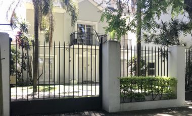 Acassuso, Barrio Parque Aguirre, Impecable propiedad desarrollada en 3 plantas