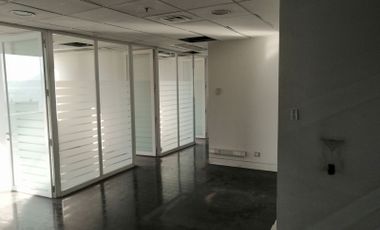 ARRIENDO Oficina Habilitada de 278 m2 – Metro Santa Lucia