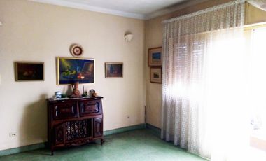 V700 Venta Jose Marmol Casa 4 Amb. con Garaje, Galpon y Fondo Libre Mas Local