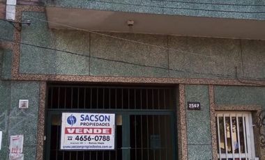 V700 Venta Jose Marmol Casa 4 Amb. con Garaje, Galpon y Fondo Libre Mas Local