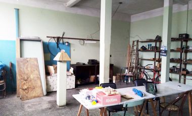 V700 Venta Jose Marmol Casa 4 Amb. con Garaje, Galpon y Fondo Libre Mas Local