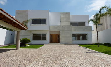 Se renta hermosa Residencia en Juriquilla, La Rica, Villas del Mesón, de LUJO.-