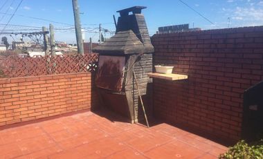 Casa PH en venta en Bernal Oeste