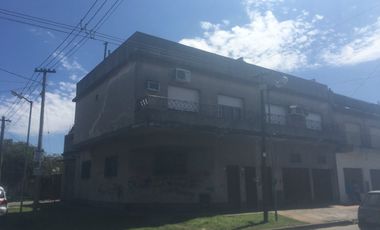 Casa PH en venta en Bernal Oeste