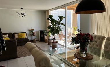 Casa en Venta en AV. CUATO ESQUINAS