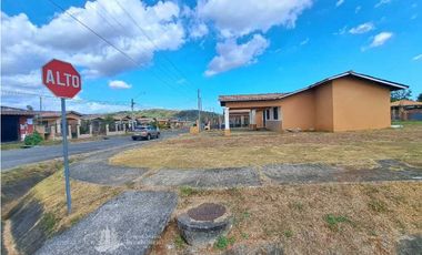 VENDO CASA EN LOS VALLES DE LOS ALGARROBOS