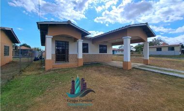 VENDO CASA EN LOS VALLES DE LOS ALGARROBOS