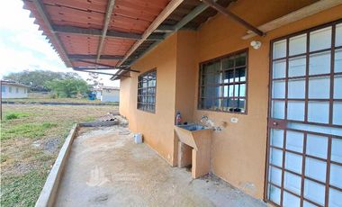 VENDO CASA EN LOS VALLES DE LOS ALGARROBOS
