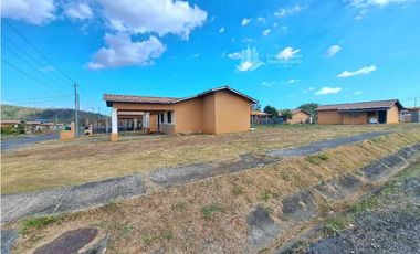 VENDO CASA EN LOS VALLES DE LOS ALGARROBOS