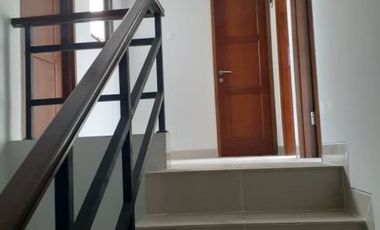 Rumah 2 lantai dalam komplek harga sewa 2 tahun