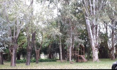 Casa en venta - 2 Dormitorios 3 Baños - Cochera - La Capilla, Florencio Varela