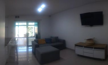 Venta de casa estilo dúplex .3 dorm. Housing de Manantiales.  Dentro de circunvalación.