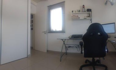 Venta de casa estilo dúplex .3 dorm. Housing de Manantiales.  Dentro de circunvalación.