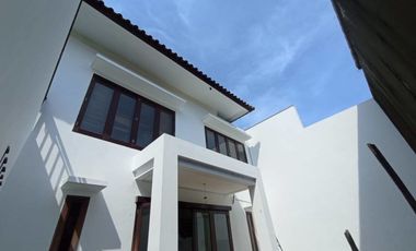 Rumah furnish Surabaya Timur Jl Kertajaya , dekat ITS