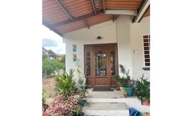 SE VENDE AMPLIA CASA EN BRISAS DEL GOLF. AM